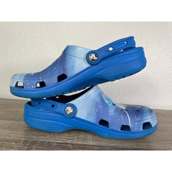 Crocs x Disney Peter Pan Clogs Blue Tinker Bell Lost Boys Collab Men 7 W 9 - Picture 4 of 10